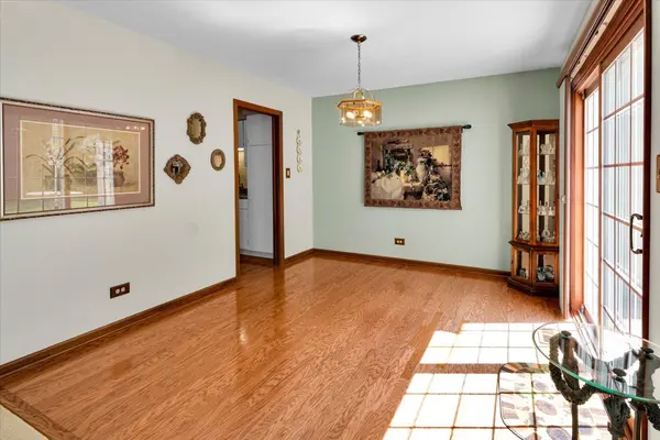 5454 Ashbrook PL, Downers Grove, IL 60515