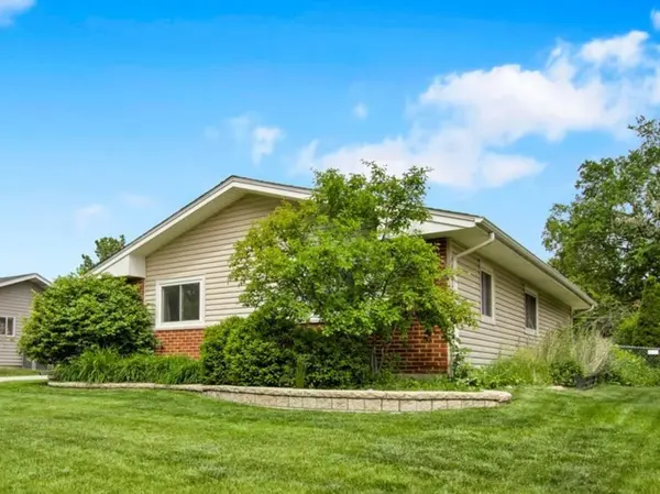 1755 Monticello RD, Hoffman Estates, IL 60169