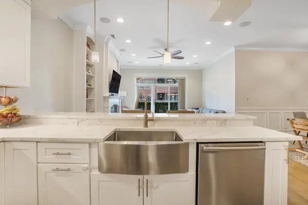 2853 N Halsted ST #201, Chicago, IL 60657