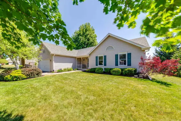 317 Wooded Knoll DR, Cary, IL 60013