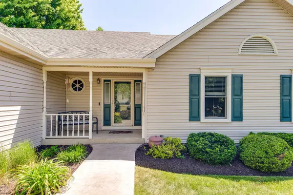 317 Wooded Knoll DR, Cary, IL 60013