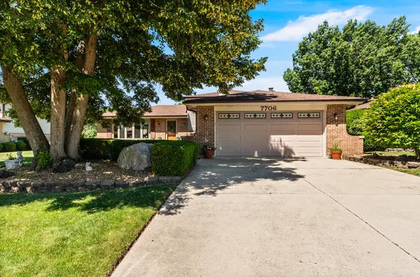 7706 Hayenga LN, Darien, IL 60561