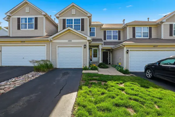 1235 Remington DR, Volo, IL 60020