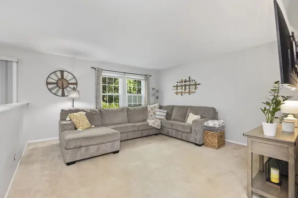 105 Waterbury CIR, Oswego, IL 60543