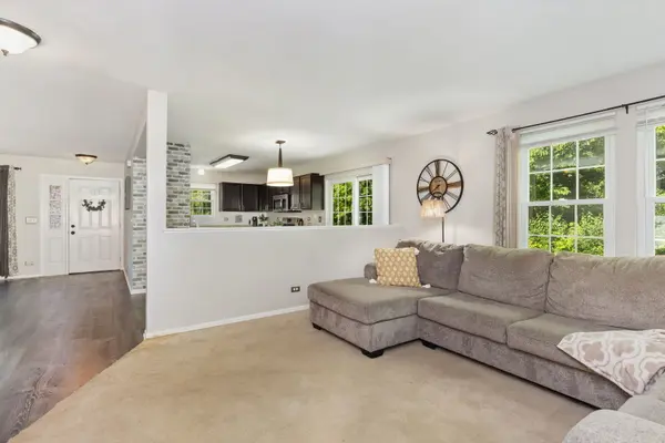 105 Waterbury CIR, Oswego, IL 60543