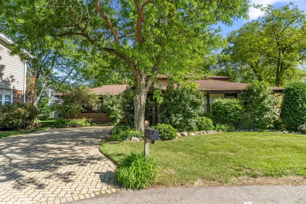 1093 Poplar CT, Lake Zurich, IL 60047