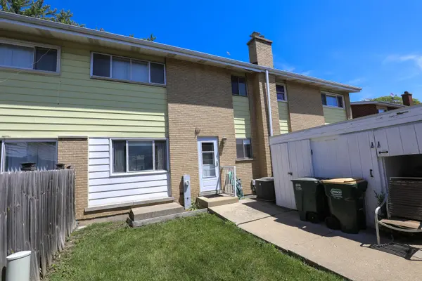 8029 W Lyons ST, Niles, IL 60714