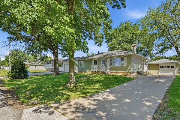 1009 38th AVE, East Moline, IL 61244