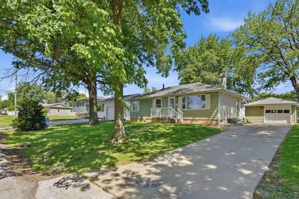 1009 38th AVE, East Moline, IL 61244