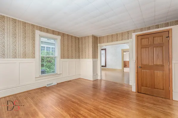 520/522 E Main ST, Ottawa, IL 61350