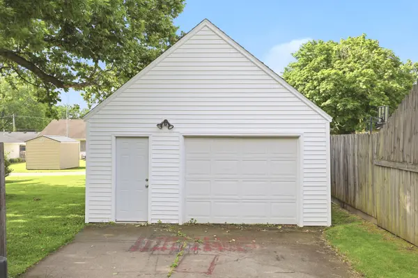 1014 Steinman ST, Dixon, IL 61021