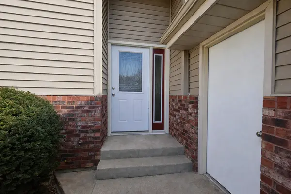 5N087 Mary CT, St. Charles, IL 60175