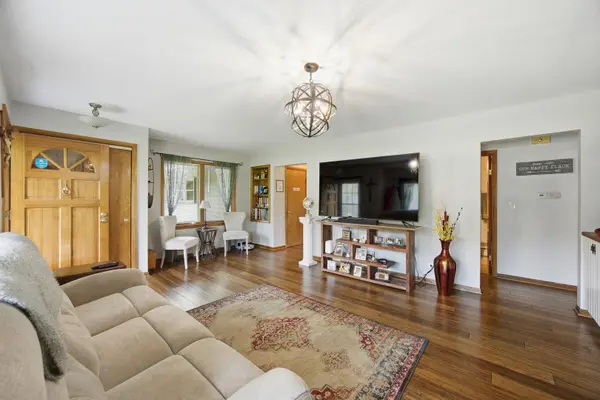 11N802 WIN HAVEN DR, Elgin, IL 60124