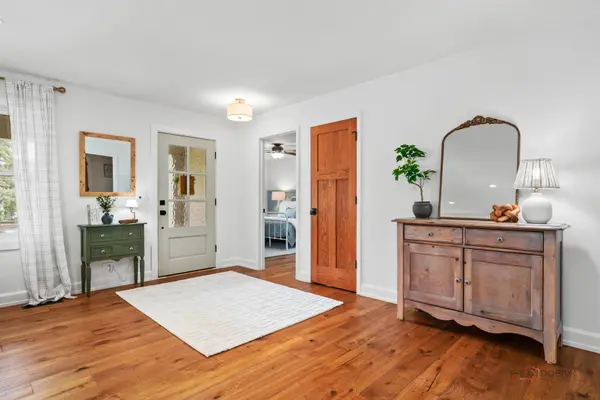 235 Coolidge AVE, Barrington, IL 60010