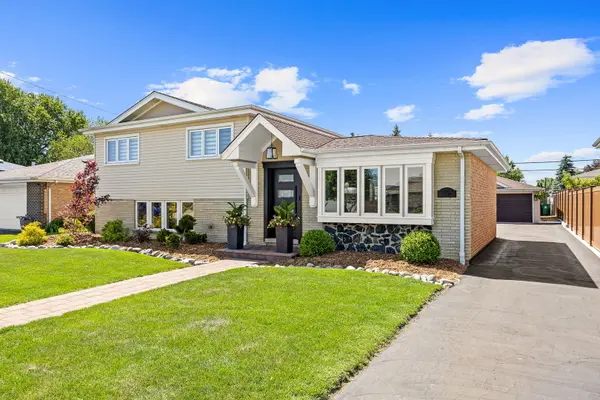 7917 W 81st ST, Bridgeview, IL 60455