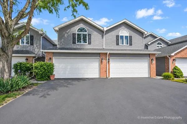 8304 Highpoint CIR #B, Darien, IL 60561