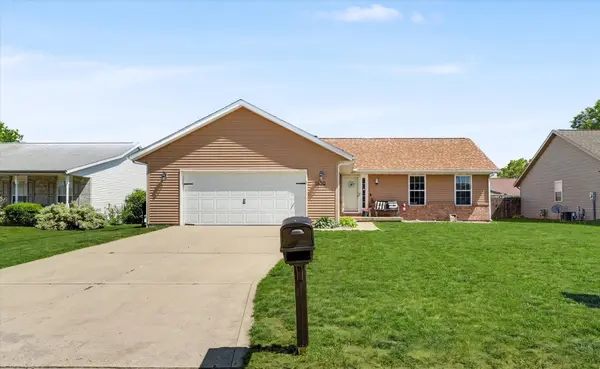 1430 Honeysuckle LN, Farmer City, IL 61842
