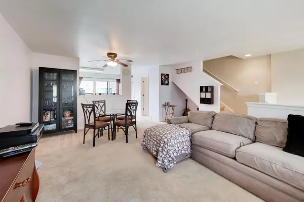 1276 SHAMROCK LN, Pingree Grove, IL 60140