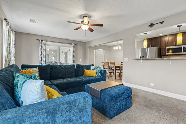 1804 Fayette Walk ST #G, Hoffman Estates, IL 60169