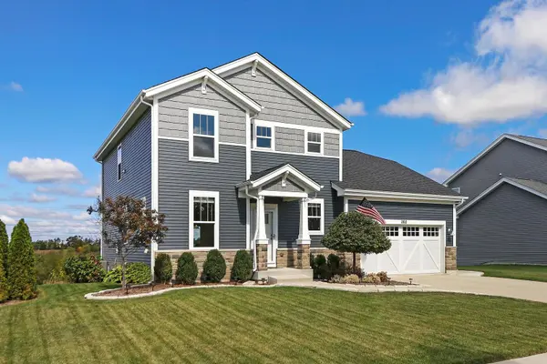 260 E Parkland DR, Island Lake, IL 60042