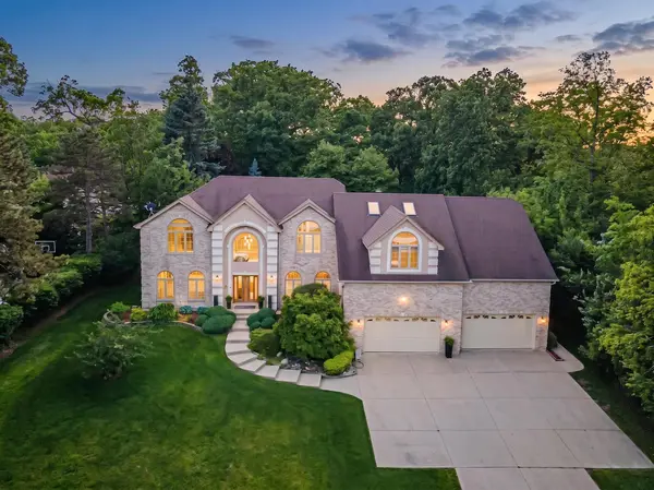 902 DORAL DR, Bartlett, IL 60103