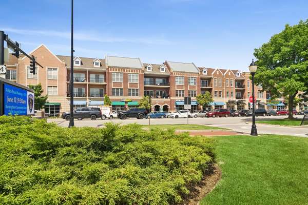 40 E Northwest HWY #208,  Mount Prospect,  IL 60056