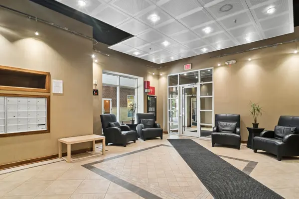 40 E Northwest HWY #208, Mount Prospect, IL 60056