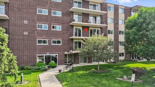 5300 Walnut AVE #19C, Downers Grove, IL 60515