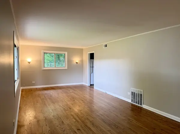 12 Johnathan RD, Lake Zurich, IL 60047
