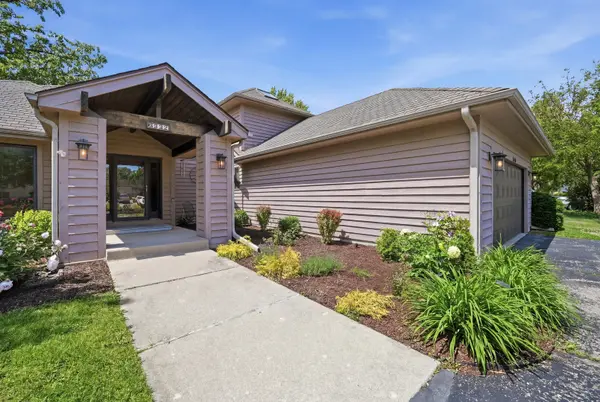 534 Whispering Pines RD, Lindenhurst, IL 60046