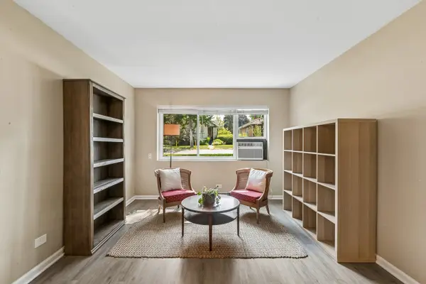 727 S Maple AVE #102, Oak Park, IL 60304
