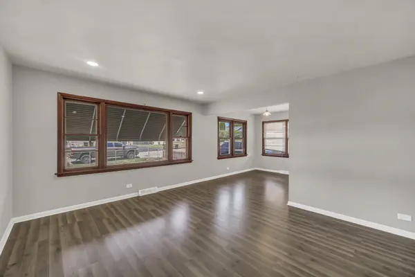1219 Woodridge ST, Round Lake Beach, IL 60073