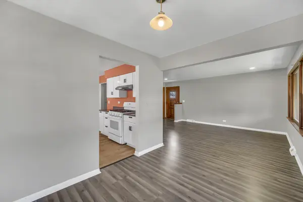 1219 Woodridge ST, Round Lake Beach, IL 60073