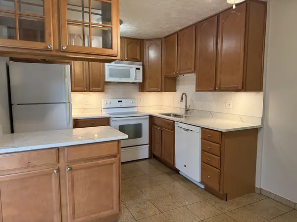 2200 Arbor CIR #1, Downers Grove, IL 60515