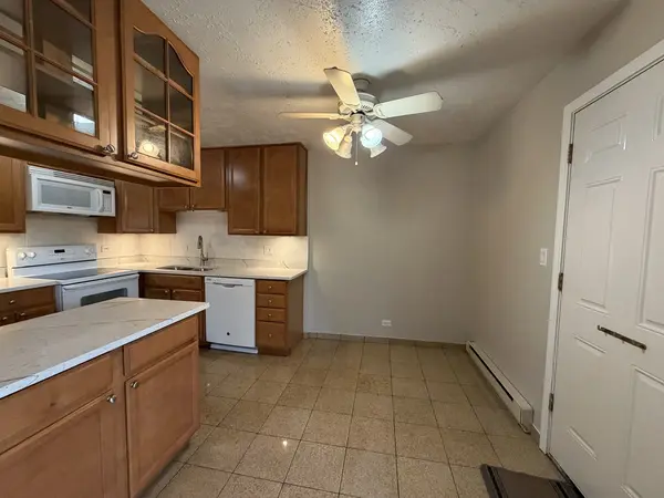 2200 Arbor CIR #1, Downers Grove, IL 60515