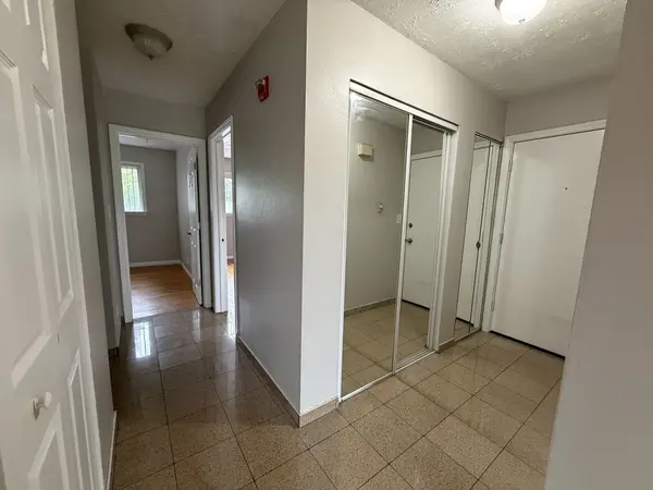 2200 Arbor CIR #1, Downers Grove, IL 60515