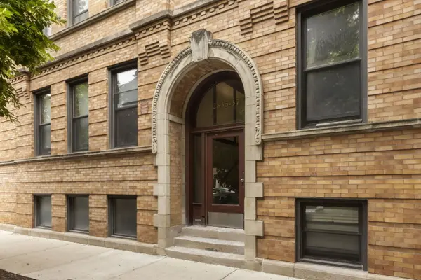 2837 N Cambridge AVE #2, Chicago, IL 60657