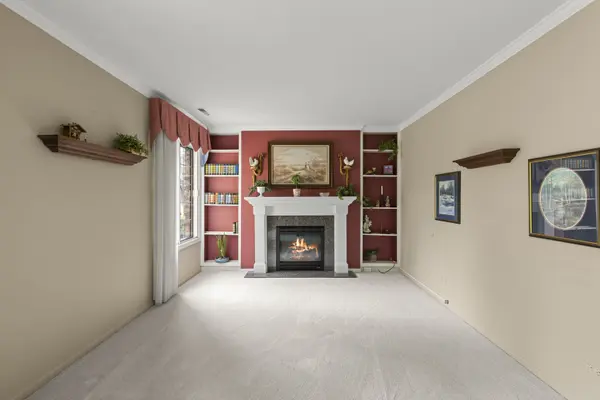 1608 Thames CT #A, Wheaton, IL 60189