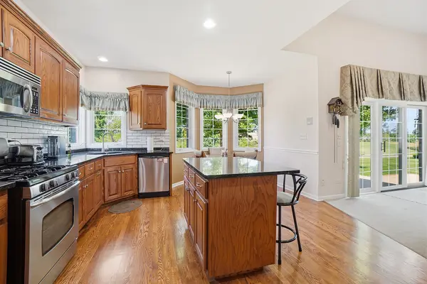 512 Highlington CT, Beecher, IL 60401