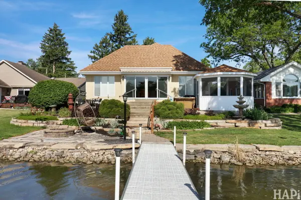 716 S Riverside DR, Mchenry, IL 60050