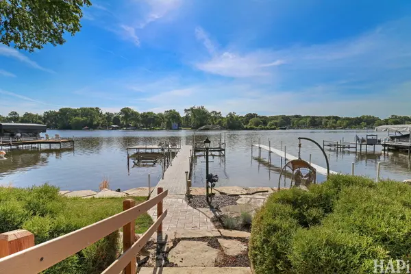 716 S Riverside DR, Mchenry, IL 60050