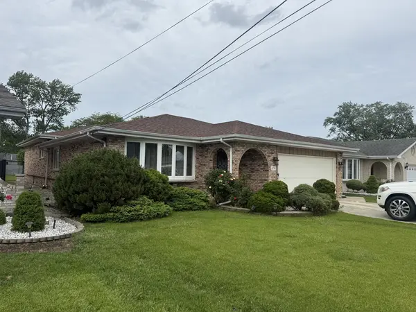 6716 W 89th PL, Oak Lawn, IL 60453