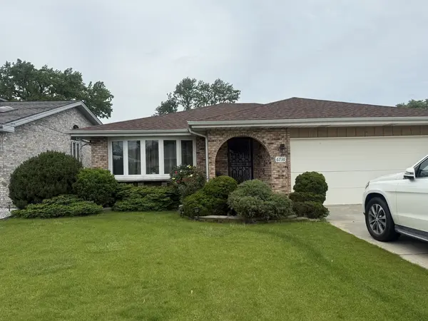 6716 W 89th PL, Oak Lawn, IL 60453