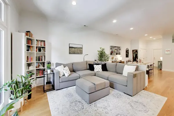 3811 N Lincoln AVE #2B, Chicago, IL 60613