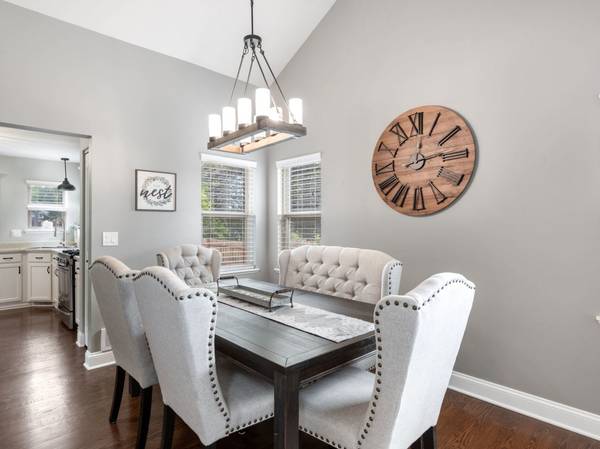 4716 Oregon TRL, Mchenry, IL 60050