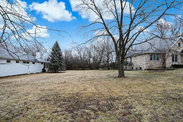 1333 S Ridge RD, Willowbrook, IL 60527