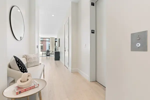 28 N Carpenter ST #4N, Chicago, IL 60607