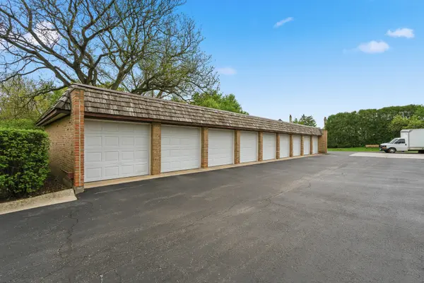 320 Claymoor RD #1C, Hinsdale, IL 60521