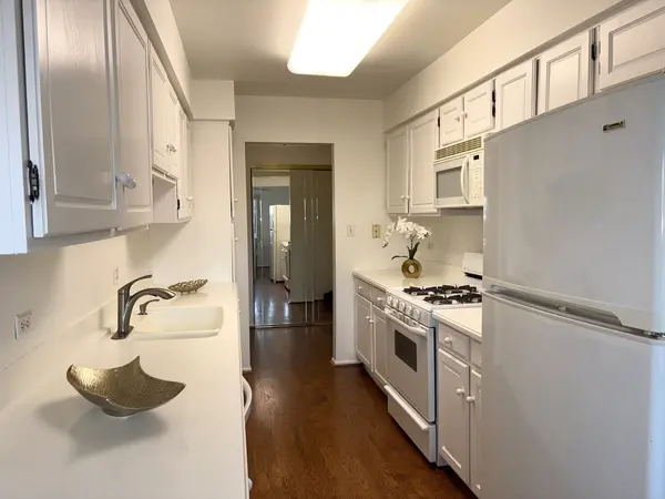 3350 N Carriageway DR #318, Arlington Heights, IL 60004