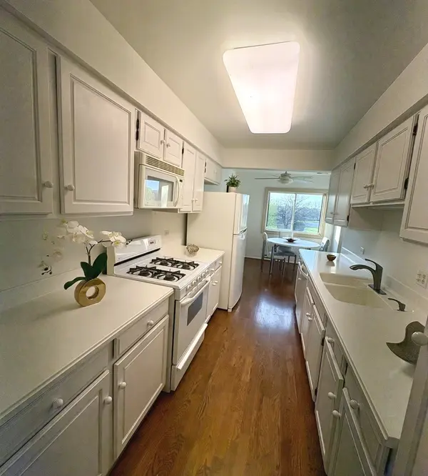 3350 N Carriageway DR #318, Arlington Heights, IL 60004